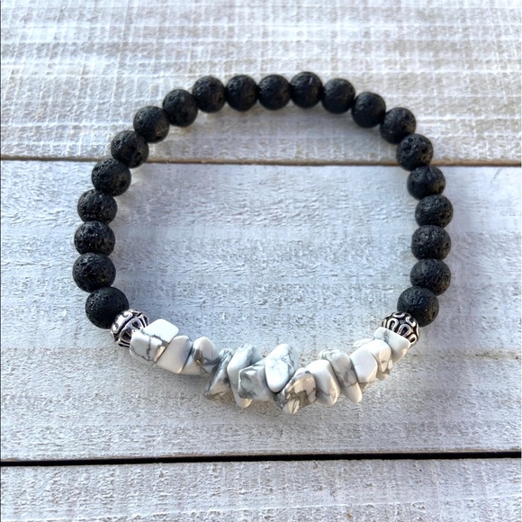 π΄ Genuine howlite & lava rock bead bracelet - Picture 10 of 12